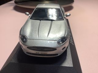 Coche Jaguar XK140 1/43 IXO.