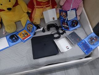 PS4 (PlayStation 4) con giochi