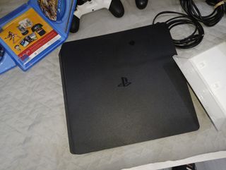 PS4 (PlayStation 4) con giochi
