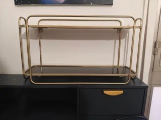 Estantería Dorada con 2 Niveles y Cristal