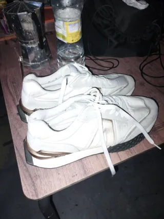 Zapatillas Lacoste Blancas y Doradas