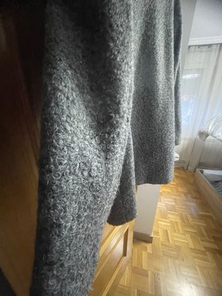 Abrigo gris de mujer