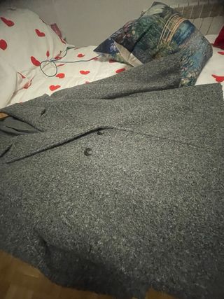 Abrigo gris de mujer