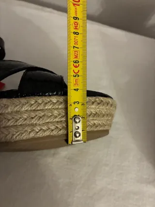 Sandalias cuña negras con plataforma