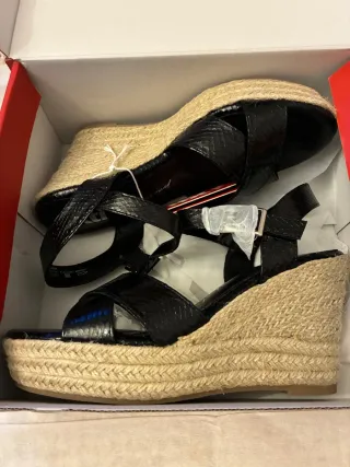 Sandalias cuña negras con plataforma