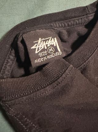 T-shirt Stussy nera con dadi