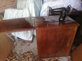 Máquina de coser SIGMA antigua