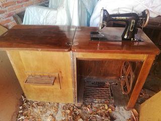 Máquina de coser SIGMA antigua