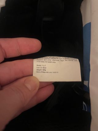 Casco de esquí infantil rosa con copos de nieve