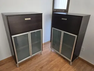 Mesa de oficina con cajonera y archivadores