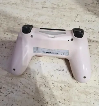 PS4 Slim + 2 controller + 3 giochi