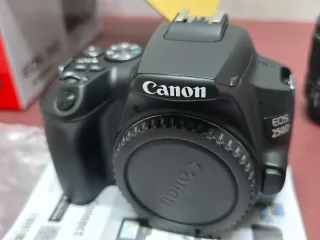Camara CANON EOS 250D + EFS 18-55 III. Nueva