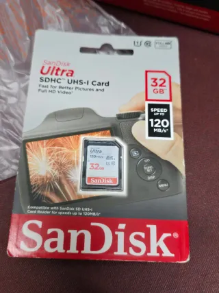 Camara CANON EOS 250D + EFS 18-55 III. Nueva