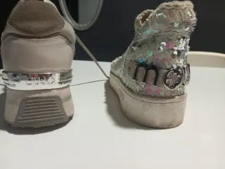 Zapatillas con lentejuelas plateadas y rosas