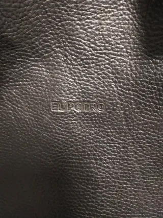 Bolso de piel negro El Potro.