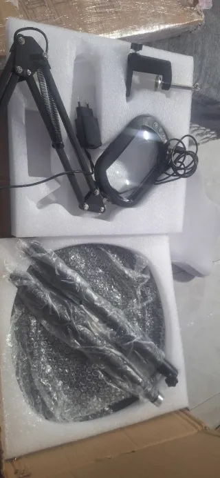 Lámpara lupa con luz