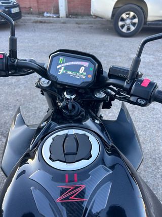 Kawasaki Z650 Negra y Roja