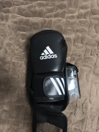 Kit Boxeo Adidas Guantes y Vendas