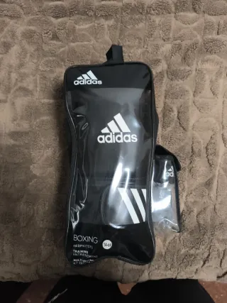 Kit Boxeo Adidas Guantes y Vendas