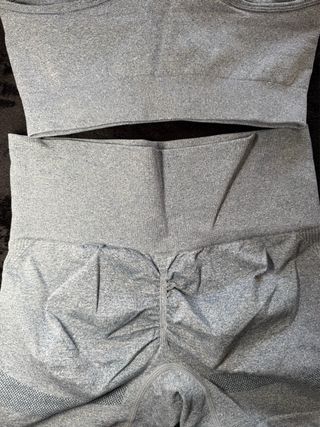 Conjunto deportivo Top y Short gris