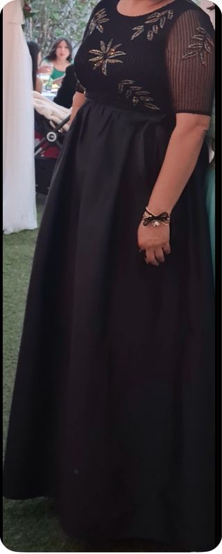 Traje de fiesta negro con pedrería