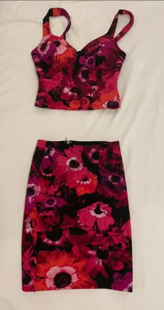 Conjunto top y falda Guess "xs"