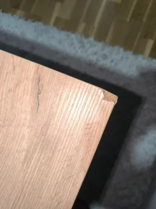 Mesa de centro madera y blanco.