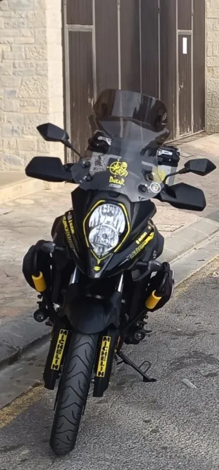 Suzuki V-Strom 650 Adventure 2023 Negra