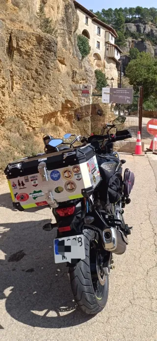 Suzuki V-Strom 650 Adventure 2023 Negra