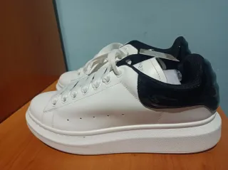 Zapatillas Alexander McQueen Negras y Blancas