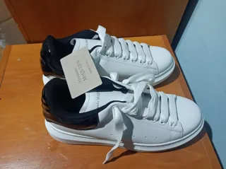 Zapatillas Alexander McQueen Negras y Blancas