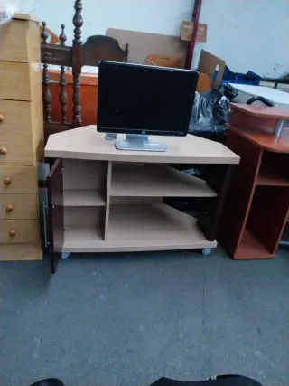 Mueble TV esquinero beige y marrón