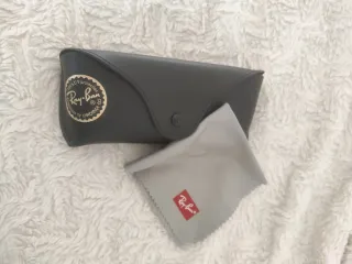 Funda y paño Ray-Ban