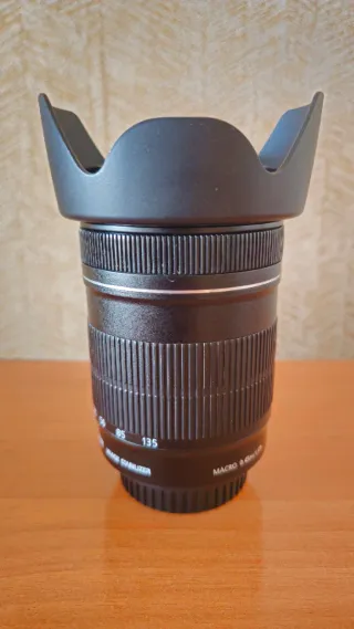 Objetivo Canon EF-S 18-135mm IS STM