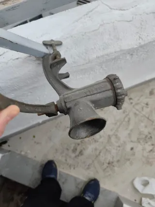 Molinillo de carne antiguo