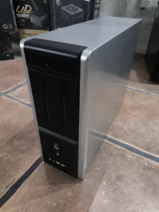 Torre PC Vintage Sleeper (Años 2000)