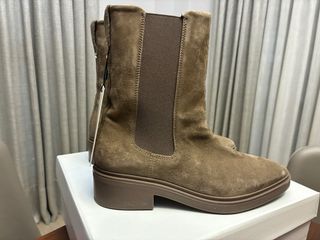 Botines Calvin Klein marrón claro.