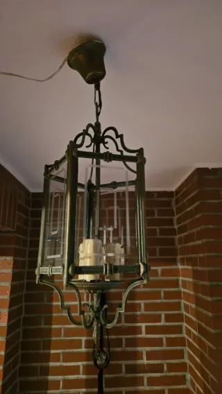 Lámpara de techo de metal y cristal