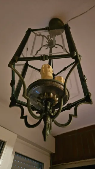 Lámpara de techo de metal y cristal