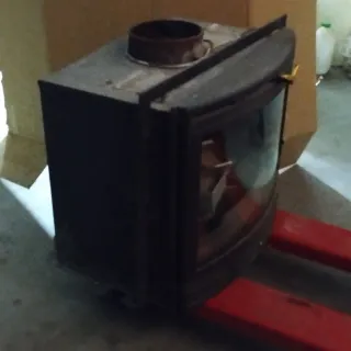 Chimenea de leñacon turbina y puerta curva