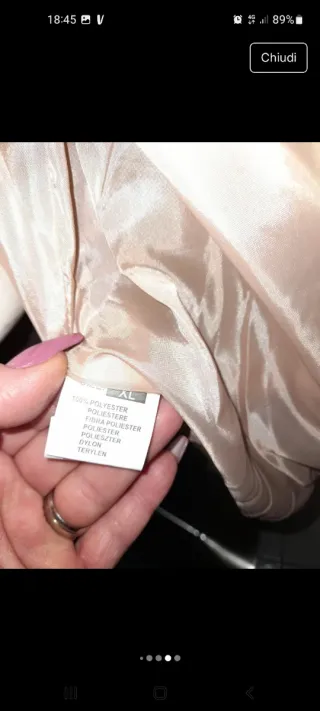 Pellicciotto beige con tasche e polsini