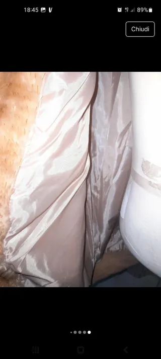 Pellicciotto beige con tasche e polsini