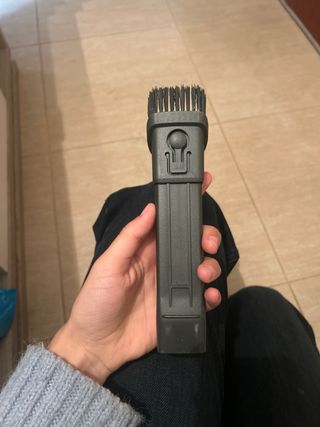 Aspiradora de mano negra y azul