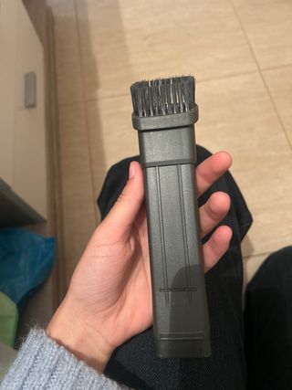 Aspiradora de mano negra y azul