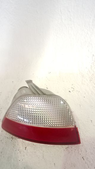 FARO ANTINIEBLA TRASERO DERECHO FORD FOCUS BERLINA (CAP) (2)