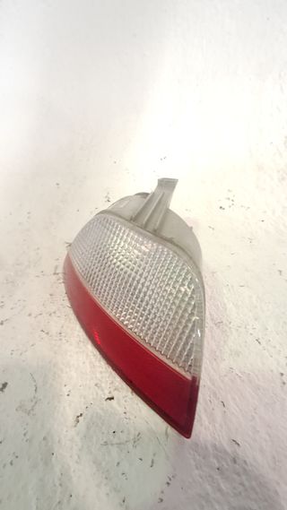FARO ANTINIEBLA TRASERO DERECHO FORD FOCUS BERLINA (CAP) (2)
