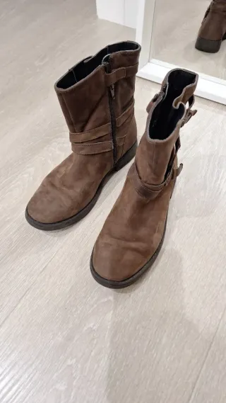 Botines de ante marrones Geox