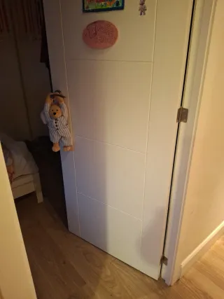 9 Puertas Blancas (2 con cristales y 7 ciegas)