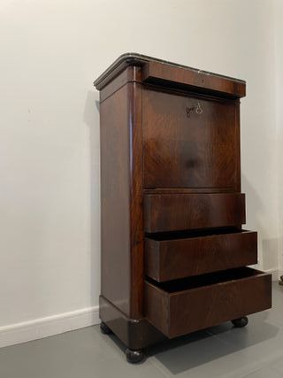 Elegante secreter antiguo tapa mármol