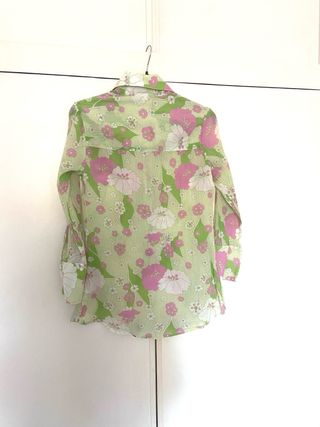 Camisa vintage floral verde y rosa